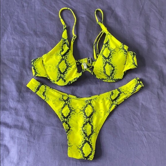 Snake print bikini - Picture 1 of 2